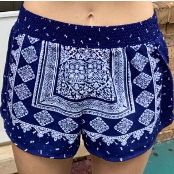 Blue White Patterned Elastic Waist Shorts Women's Juniors Size Medium - Picture 5 of 9